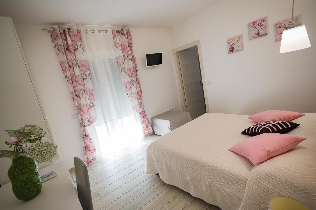Pineta Del Mare Bed & Breakfast Alba Adriatica Ngoại thất bức ảnh